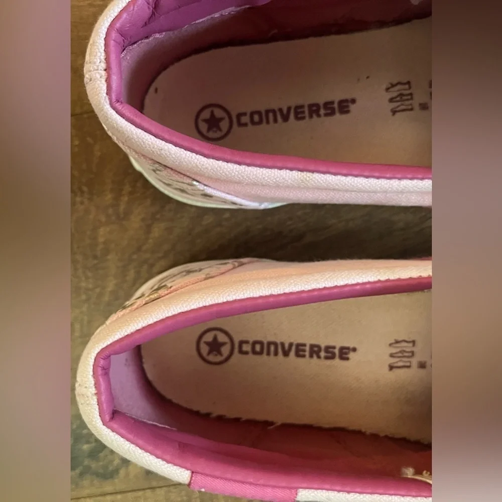 Converse girls slip on sneakers big girls size 3